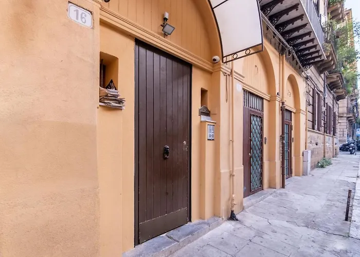 Oliveri Vintage House At Politeama